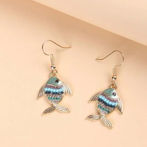 🐟 Lovely Metallic Rhinestone Fish Drop Earrings 🐠